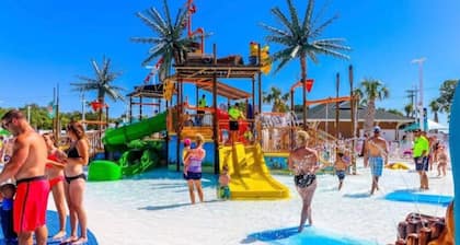 Under The Oak, Steps to Beach and Patio with Grill!