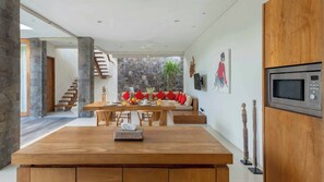 Villa, 2 habitaciones, alberca privada, vista al jardín | Comedor