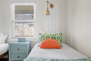 2 bedrooms, iron/ironing board, WiFi
