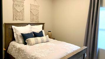 2 bedrooms, iron/ironing board, WiFi, bed sheets