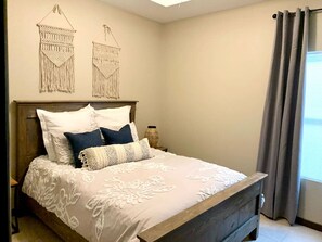 2 bedrooms, iron/ironing board, WiFi, bed sheets