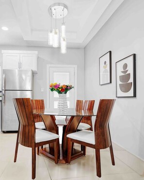 Dining - Cozy & Stylish 3bed/2bath Apt (McAllen)