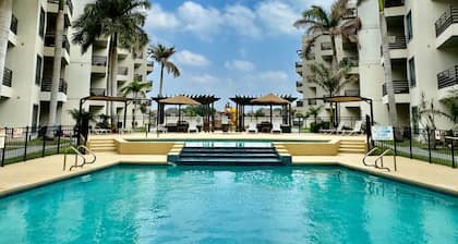 Pool & Jacuzzi Condo - Book Now!