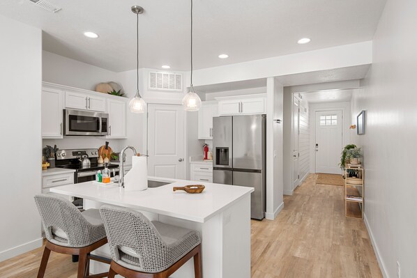 Refrigerador, microondas, horno, placa de cocina