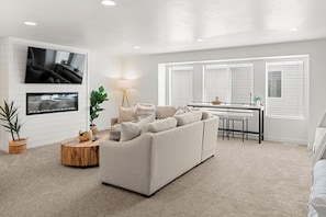 TV, fireplace