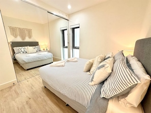 3 bedrooms, iron/ironing board, WiFi, bed sheets - 3 Bedroom Deluxe Apartment Cotton Beach (Casuarina)