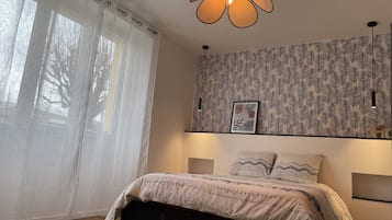 2 bedrooms, iron/ironing board, WiFi, bed sheets