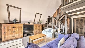 Una Smart TV, una chimenea