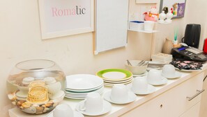 Petit déjeuner servi tous les jours en supplément