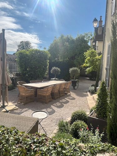 Luxurious A/C 5 bedroom Winemaker's 1870's house in heart of Meursault Burgundy