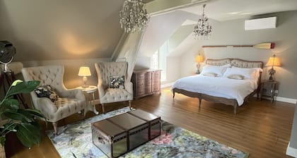 Luxurious A/C 5 bedroom Winemaker's 1870's house in heart of Meursault Burgundy