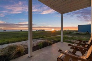 Terrace/patio - The Teal Tërtle- Magnolia Beach & Beautiful (Port Lavaca)