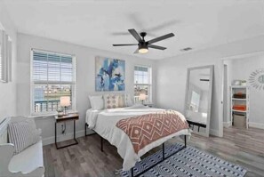 3 bedrooms, desk, travel cot, WiFi