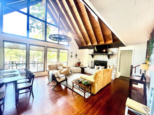 Smart TV - Rustic Lakeside Fishing Camp South Toledo Bend -Skiers Cove- 3 bedrooms-Sleeps 8 (Burkeville)