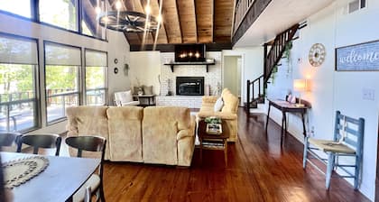 Cozy Lakeside Cabin-South Toledo Bend -Skiers Cove- 3 bedrooms-Sleeps 8