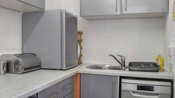 Dishwasher, highchair