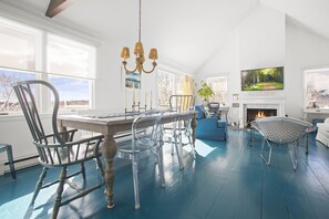 Dining - Nantucket Beach House Oasis. 4 Beds, 3 baths, with spectacular views (Nantucket)