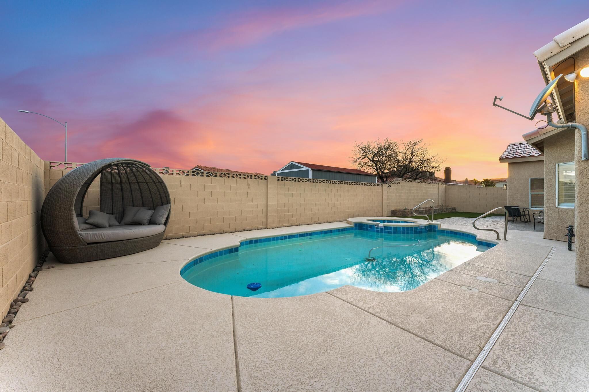 Desert Sunset Serenity - Heated Pool and Spa