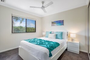 2 bedrooms, iron/ironing board, free WiFi, bed sheets