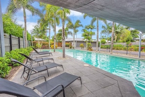 Outdoor pool - Nature View Southside Apartment (White Rock)