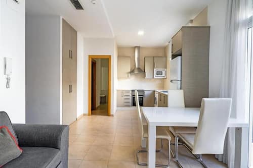 Appartement, 2 chambres | Cuisine privée | Grand réfrigérateur, micro-ondes, four, plaque de cuisson