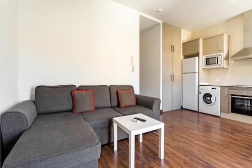 Appartement, 2 slaapkamers | Privékeuken | Een koelkast met diepvriezer, een microgolfoven, een oven, een kookplaat