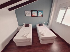 Deluxe Apartment, 2 Bedrooms | Soundproofing, iron/ironing board, free WiFi - Luxury Apartments Puerto Valencia (Valencia)