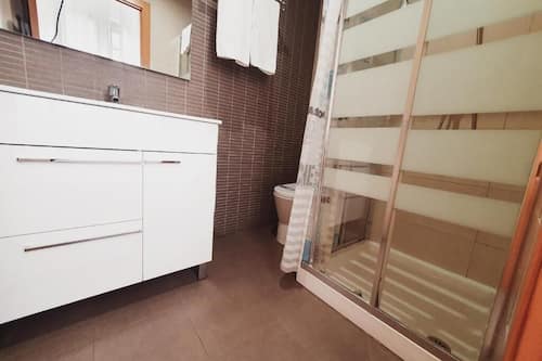 Apartment, 2 Schlafzimmer | Badezimmer | Haartrockner