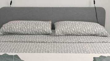 1 habitación, tabla de planchar con plancha, wifi gratis y ropa de cama