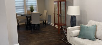 Contemporary 2 BR Townhome- Pet Friendly!