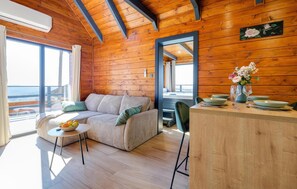 Smart TV, chimenea y estéreo 
