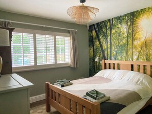 2 多间卧室、办公桌、熨斗/熨衣板、旅行婴儿床