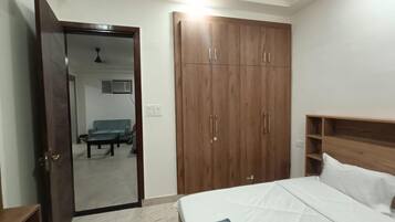 Apartment, 2 Bedrooms, Smoking, Balcony | 2 bedrooms, soundproofing