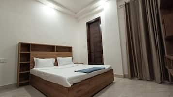 Apartment, 2 Bedrooms, Smoking, Balcony | 2 bedrooms, soundproofing