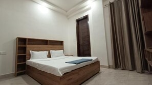 Apartment, 2 Bedrooms, Smoking, Balcony | 2 bedrooms, soundproofing
