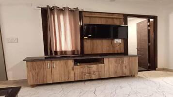 Apartment, 2 Bedrooms, Smoking, Balcony | Interior