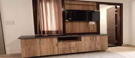 Apartment, 2 Bedrooms, Smoking, Balcony | Interior