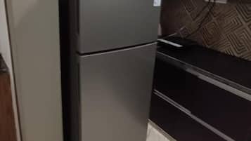 Apartment, 2 Bedrooms, Smoking, Balcony | Private kitchen