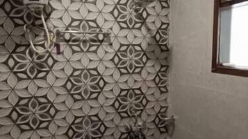 Apartment, 2 Bedrooms, Smoking, Balcony | Bathroom | Toilet paper