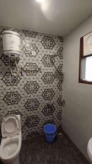 Apartment, 2 Schlafzimmer, Raucher, Balkon | Badezimmer | Toilettenpapier