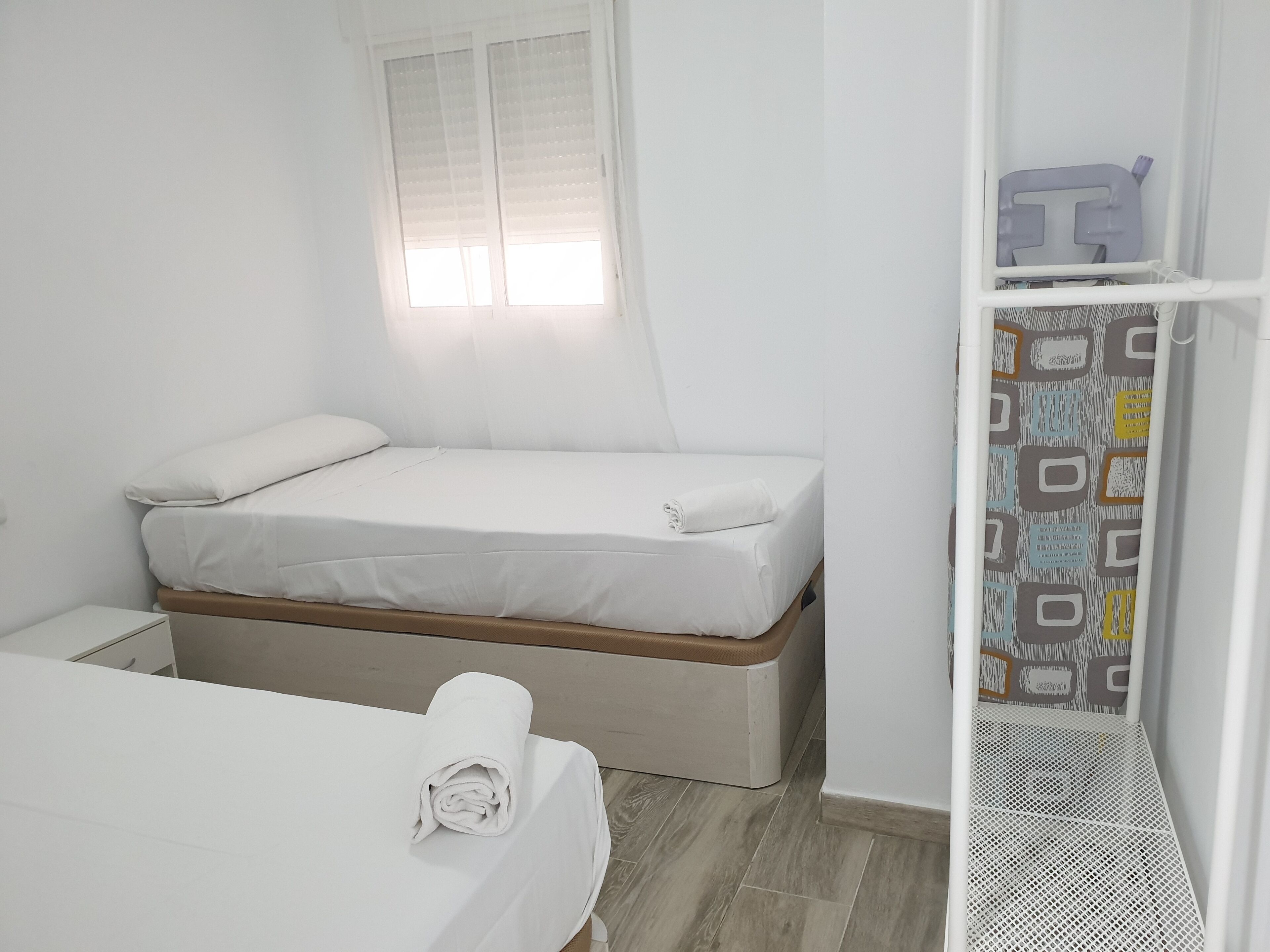 Iron/ironing board, WiFi (free)