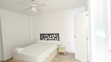 Economy Apartment | Iron/ironing board, free WiFi