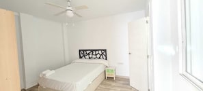 Apartamento econômico | Ferros/tábuas de passar roupa, Wi-Fi de cortesia