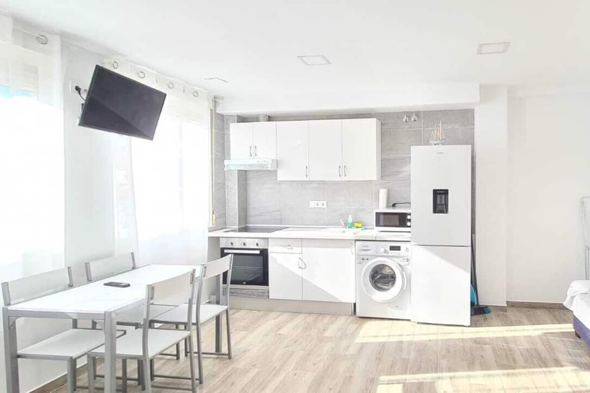 Economy Apartment | Private kitchen | Full-size fridge, microwave, oven, stovetop