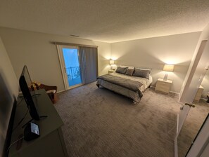 2 bedrooms, WiFi - Beach block 2 bed/2.1 bath TownHome with heated pool. (Ship Bottom)