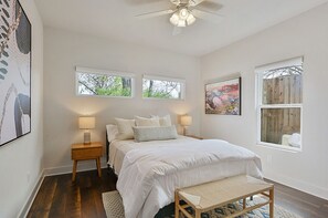 3 makuuhuonetta, työpöytä, silitysrauta/-lauta, ilmainen Wi-Fi