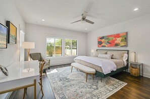 3 habitaciones, escritorio, tabla de planchar con plancha y wifi gratis 