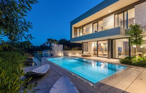 A heated pool - Pet friendly home in Rukavac with sauna (Rukavac)