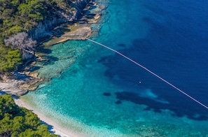 Una spiaggia nelle vicinanze