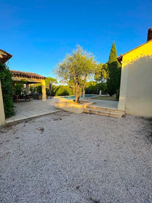 Property grounds - Elegant Provencal Farmhouse - 10 Guests - Pool (La Motte)